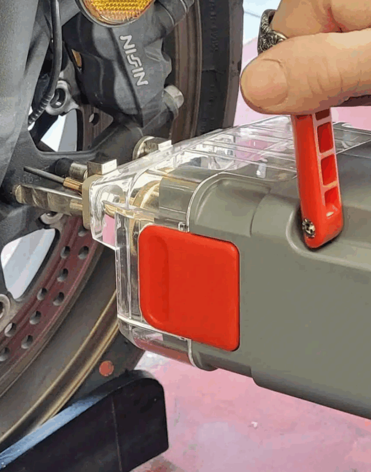 Maske für schwer zugängliche Stellen im Einsatz