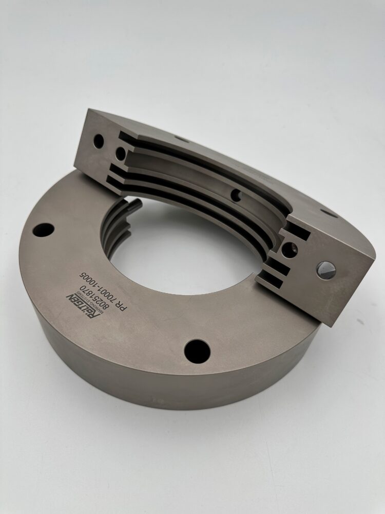 Maschinenteil übereinandergestapelt