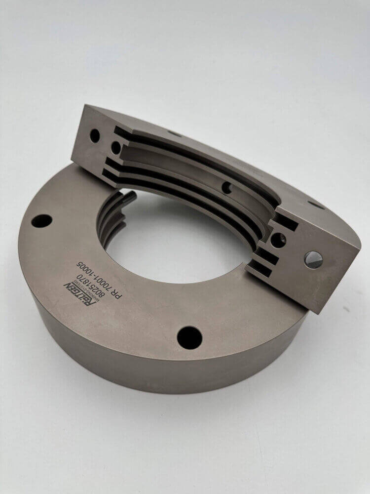 Maschinenteil übereinandergestapelt